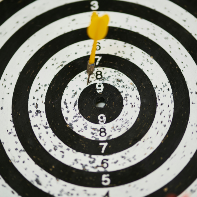 Dartboard with yellow dart in the middle symbolizing target credit score